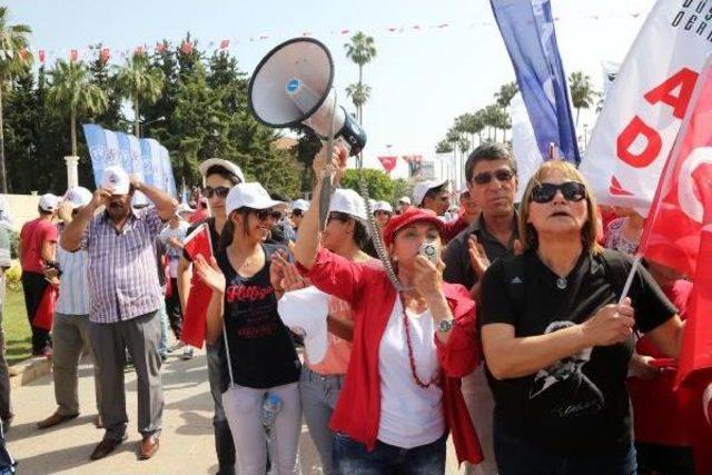 Mersin'de 19 Mayıs Kutlamalarında 'atatürk Posteri' Krizi