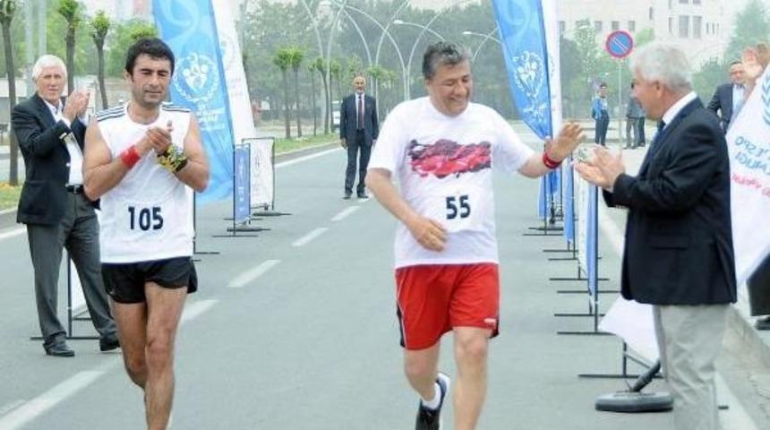 19 Mayıs Yarı Maratonu Koşuldu