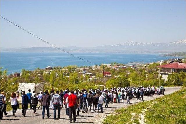 Ahlat’ta Gençlik Yürüyüşü