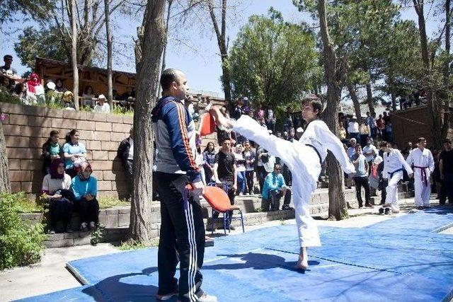 Ahlat’ta Gençlik Yürüyüşü