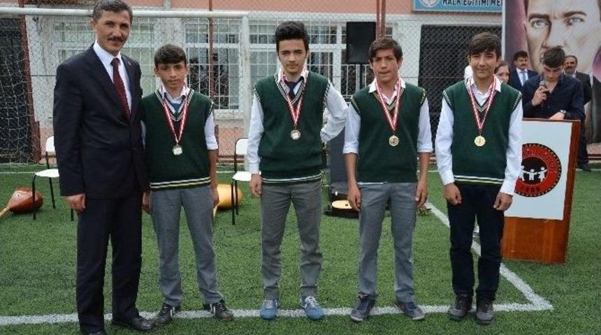 Kabad&uuml;z&rsquo;de 19 Mayıs Kutlaması