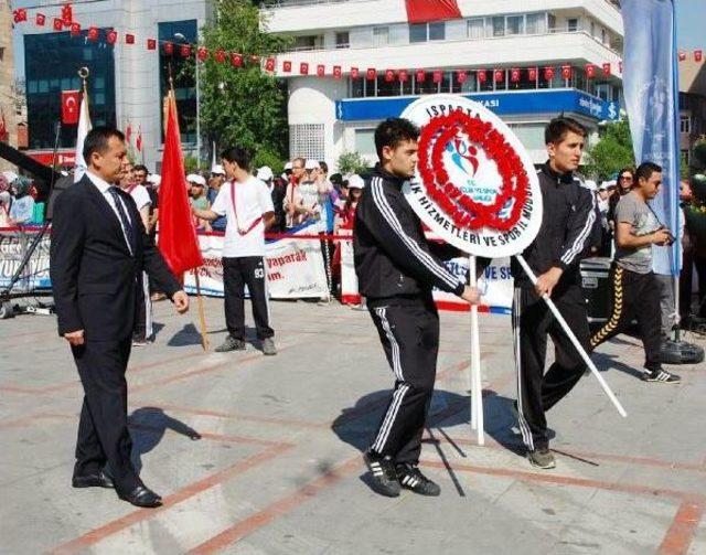 Dağcılar 10 Katlı Binaya Bayrak Asıp, Aşağı Indi