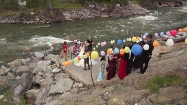 Fırtına Vadisi’Nde Düğün Için Klip Çektiler: Çocuklarımızı Bu Vadide Büyütmek Istiyoruz