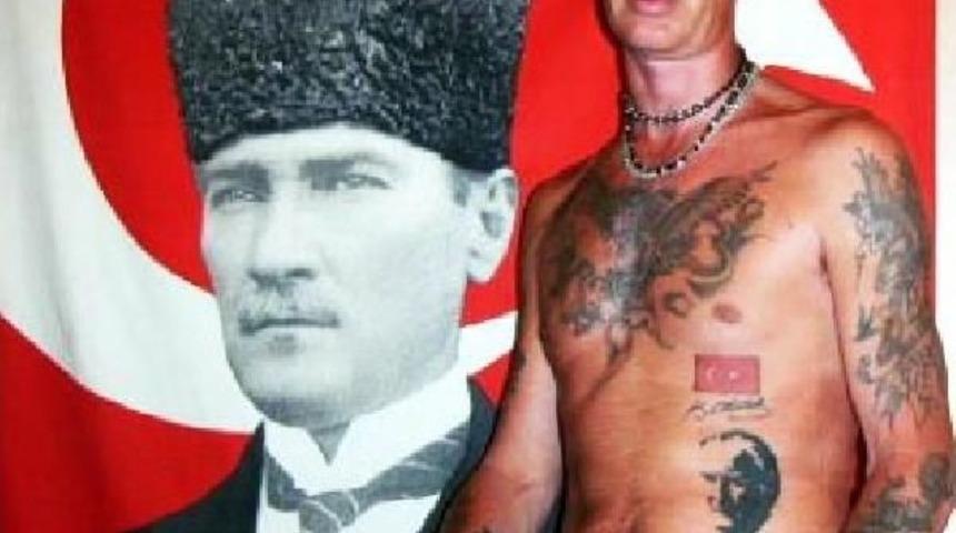 Atat&uuml;rk Hayranı İngiliz &Ccedil;ift Bodrum'a Yerleşecek