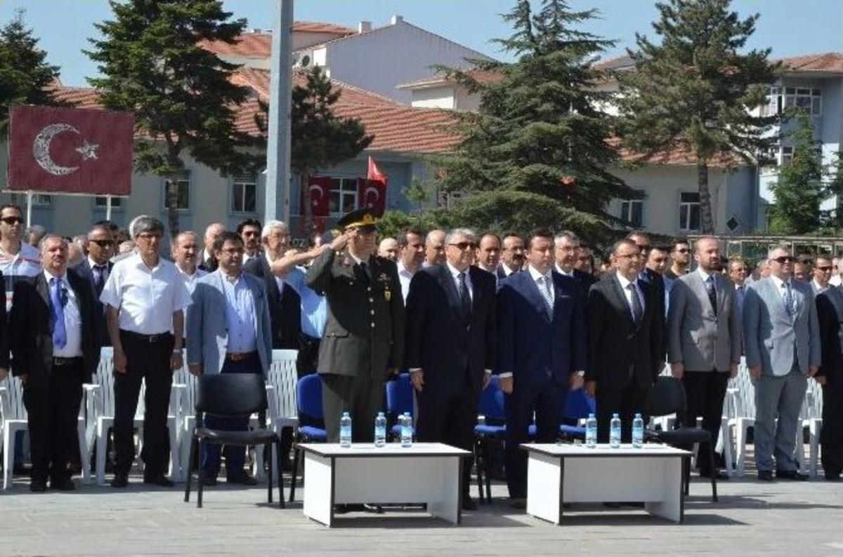 Boz&uuml;y&uuml;k&rsquo;te 19 Mayıs Coşkusu