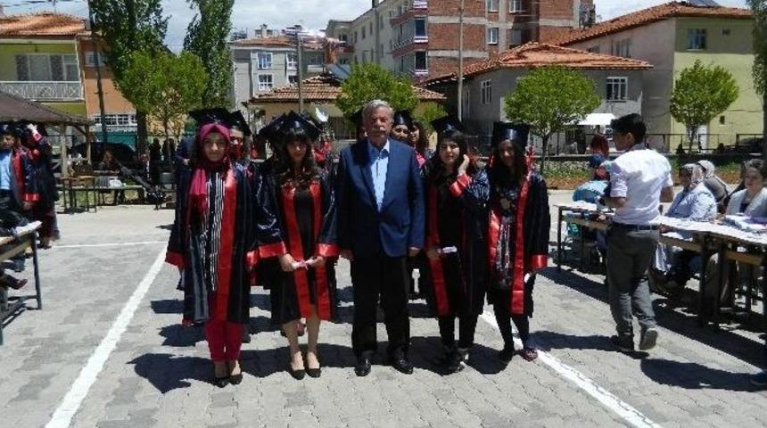 Sağlık Meslek Lisesi&rsquo;nde Etli Pilav Eşliğinde Kep Atıldı
