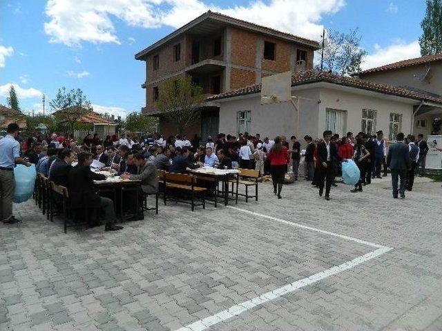 Sağlık Meslek Lisesi’nde Etli Pilav Eşliğinde Kep Atıldı