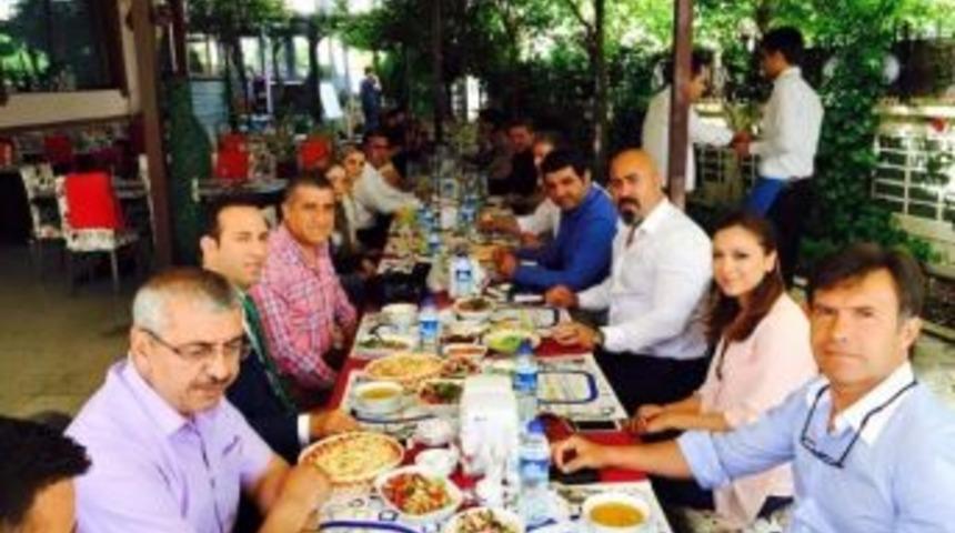 Başkan &Ccedil;akır&rsquo;dan Şampiyonluk Onuruna Yemek