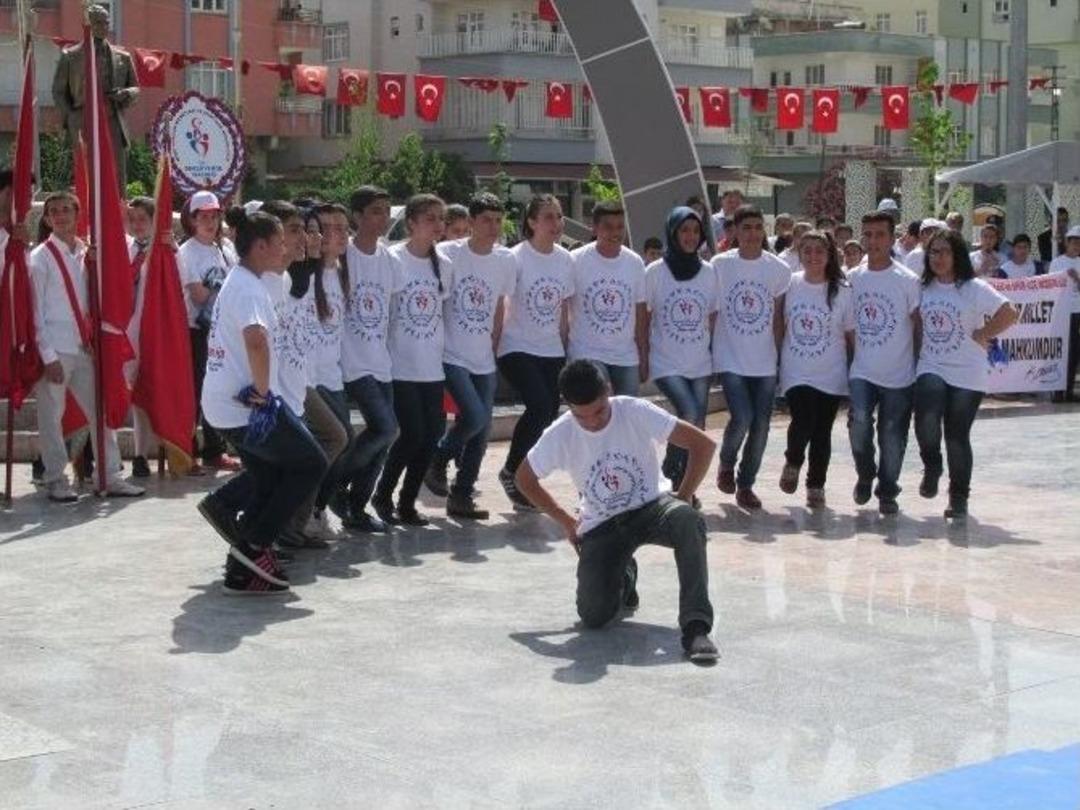 Nizip&rsquo;te 19 Mayıs Bayramı Coşkusu