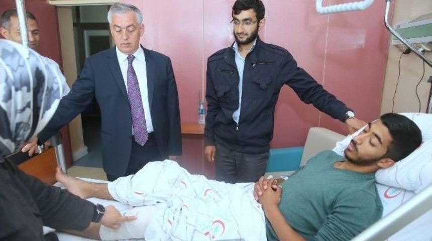 Başkan Aydın, Filistinli Genci Hastanede Ziyaret Etti