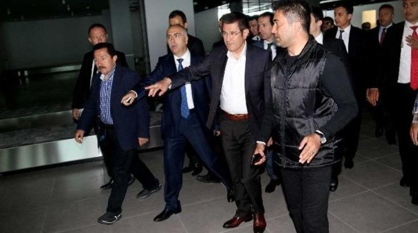 G&uuml;mr&uuml;k Ve Ticaret Bakanı Nurettin Canikli Ordu-giresun Havaalanı&rsquo;nda İncelemelerde Bulundu