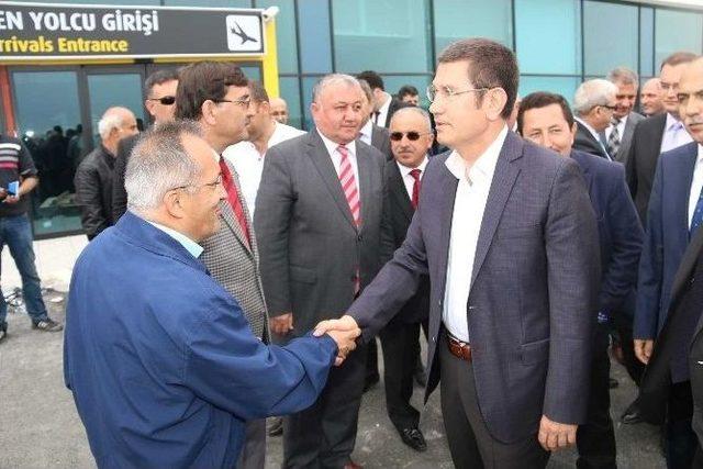 G&uuml;mr&uuml;k Ve Ticaret Bakanı Nurettin Canikli Ordu-giresun Havaalanı&rsquo;nda İncelemelerde Bulundu 1