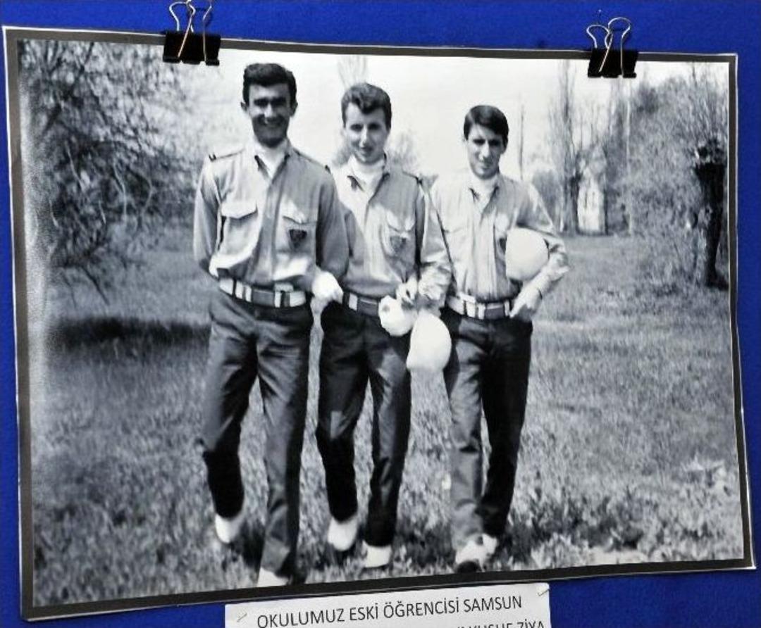 Başkan Yılmaz&rsquo;a Mezun Olduğu Liseden Fotoğraf S&uuml;rprizi