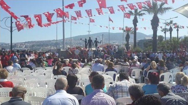 Kuşadası’nda 19 Mayıs Coşkusu