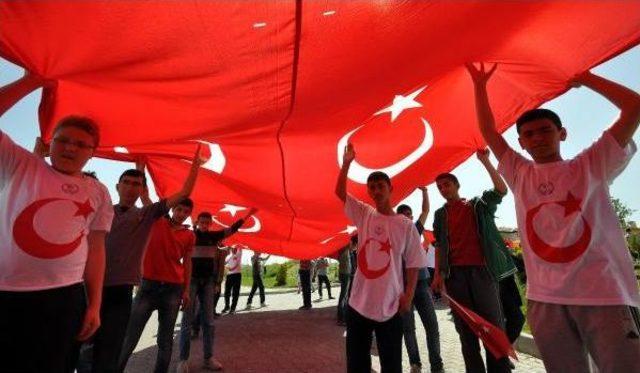 150 Metrelik T&uuml;rk Bayrağıyla Kutlama 2