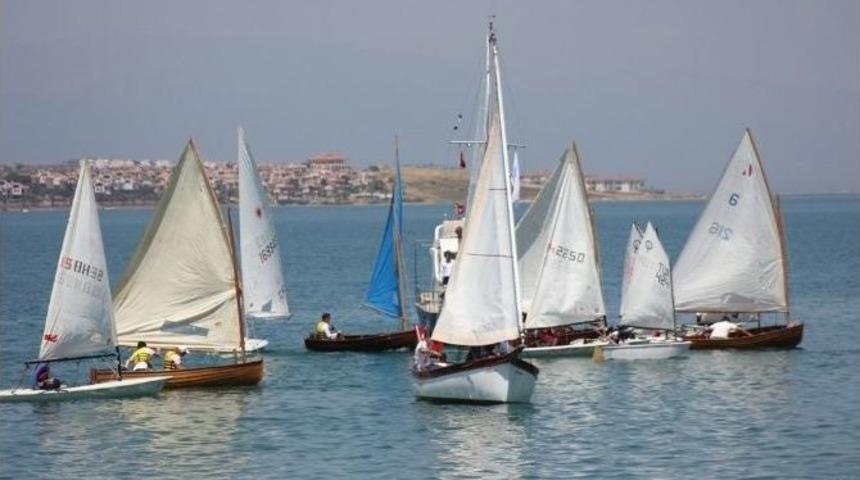 Ayvalık Dingi Festivali İle Renklendi