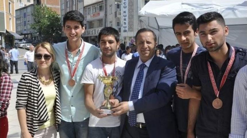 Dilovası, 19 Mayıs&rsquo;ı Coşku İle Kutladı