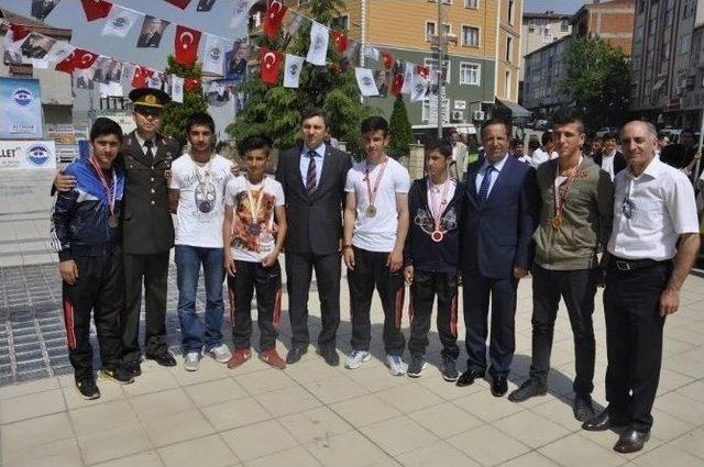 Dilovası, 19 Mayıs&rsquo;ı Coşku İle Kutladı 1