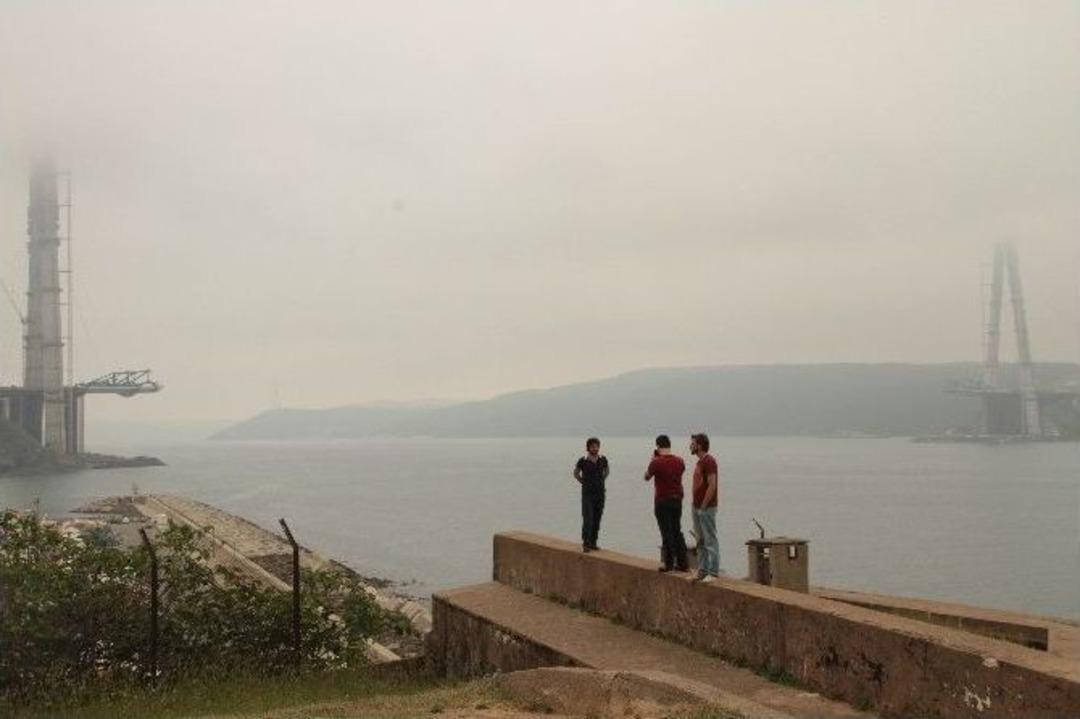 Ak Parti&rsquo;li Kandemir, 3. K&ouml;pr&uuml;n&uuml;n Ge&ccedil;tiği Poyrazk&ouml;y&rsquo;de Gen&ccedil;lerle Ma&ccedil; Yaptı