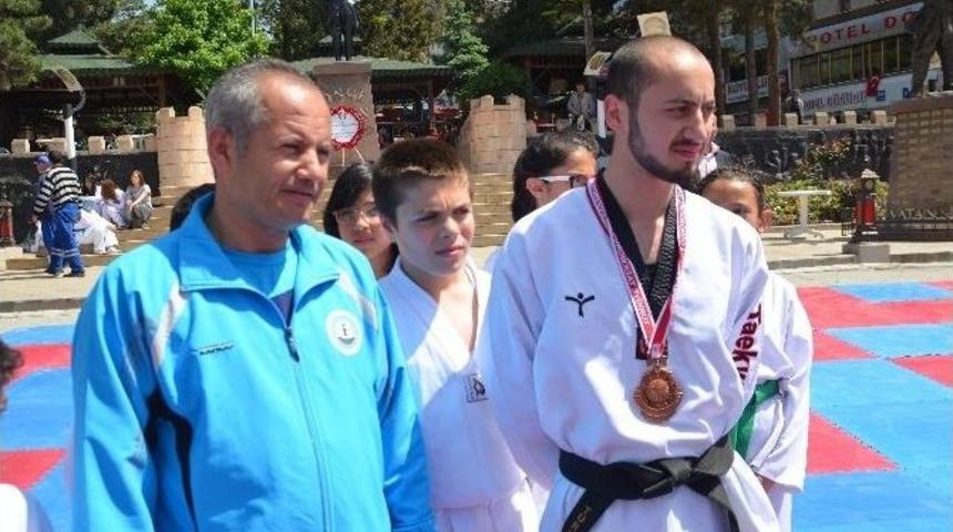 Tosyalı Sporcu Taekwondo&rsquo;da T&uuml;rkiye 3.oldu