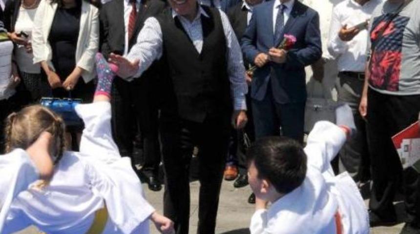 Topbaş, 1 Metreden Ok Attı Hedefi 12'den Vuramadı