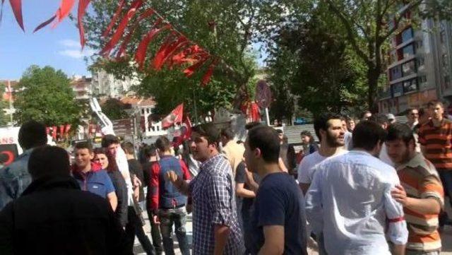 19 Mayıs Yürüyüşü Yapmak Isteyen Grupla Polis Arasında Gerginlik