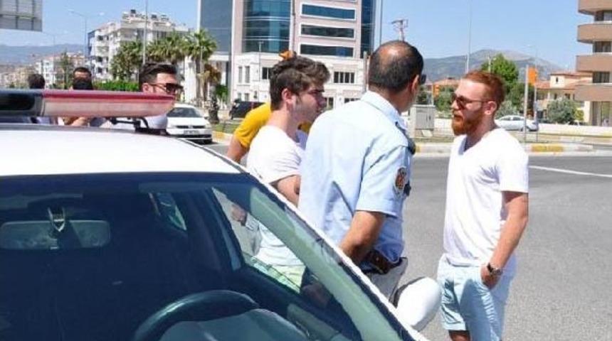 Polisin 'dur' Ihtarına Uymayan Otomobilden 'havu&ccedil;' &Ccedil;ıktı