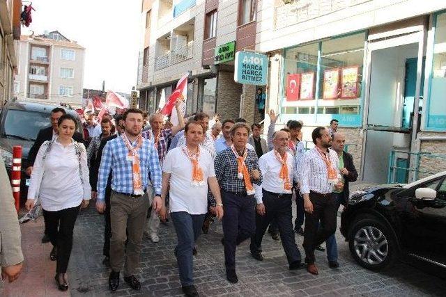Ak Parti&rsquo;den Gen&ccedil;lik Ve Spor Bayramında Sevgi Y&uuml;r&uuml;y&uuml;ş&uuml; 2