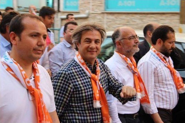 Ak Parti&rsquo;den Gen&ccedil;lik Ve Spor Bayramında Sevgi Y&uuml;r&uuml;y&uuml;ş&uuml; 3