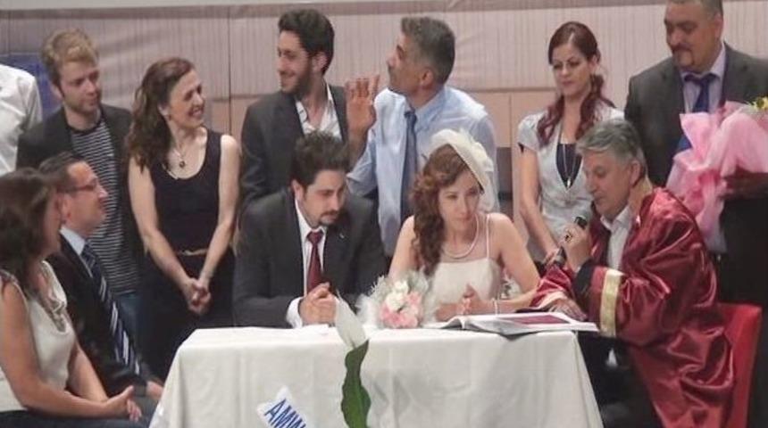 Boğulan Nikah Memurundan Geriye Kıydığı Nikahlardaki G&ouml;r&uuml;nt&uuml;ler Kaldı