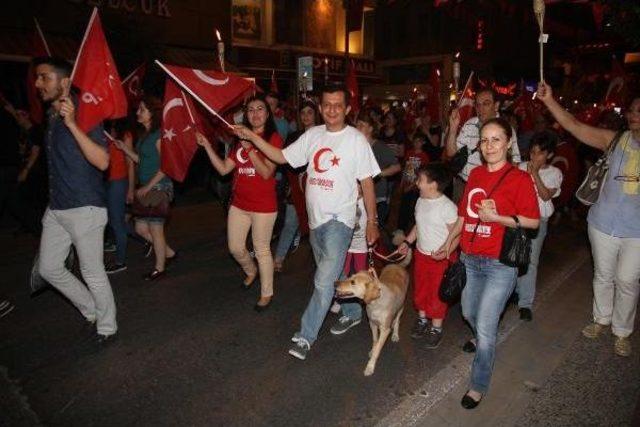 Chp'li Gençlerden 19 Mayıs Için Fener Alayı