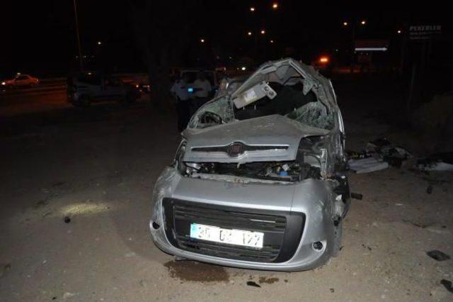 Hafif Ticari Ara&ccedil; Takla Attı: 1 &Ouml;l&uuml;, 3 Yaralı 3