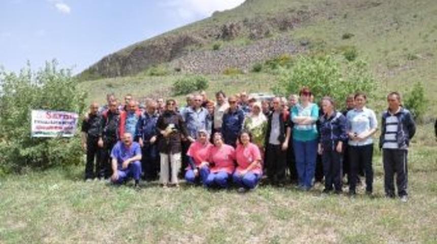 &Ouml;zel Bakım Merkezi Sakinleri Ağa&ccedil; Dikti