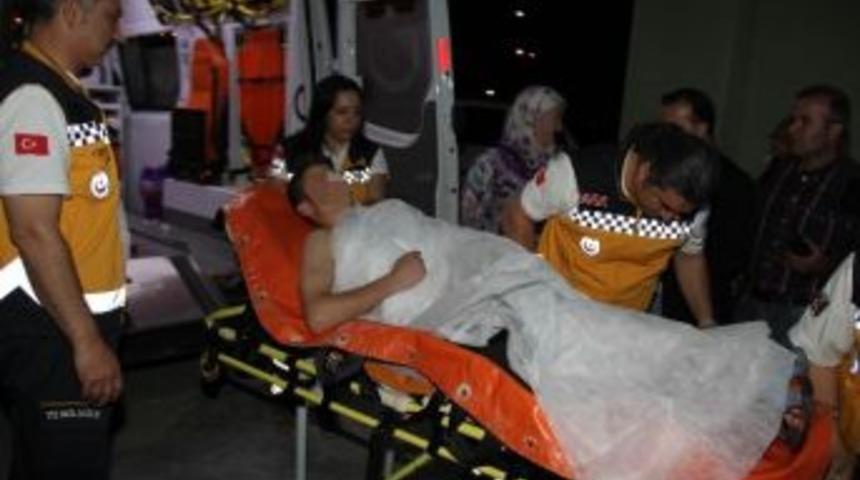 Bı&ccedil;aklı Saldırıya Uğrayan 17 Yaşındaki Gen&ccedil; Yaralandı