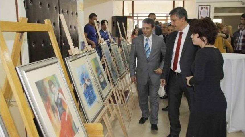 Nevşehir Myo Grafik Tasarım B&ouml;l&uuml;m&uuml;nden &lsquo;13. Grafik Tasarım Sergisi&rsquo;