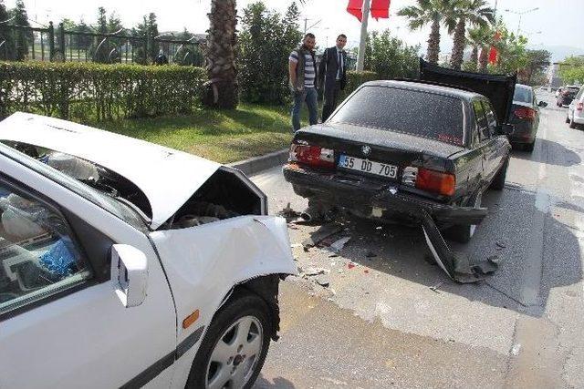 Zincirleme Trafik Kazası: 1 Yaralı