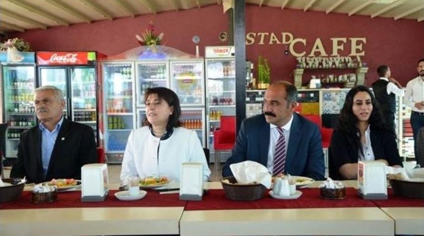 Hdp Adayları Basınla Bir Araya Geldi