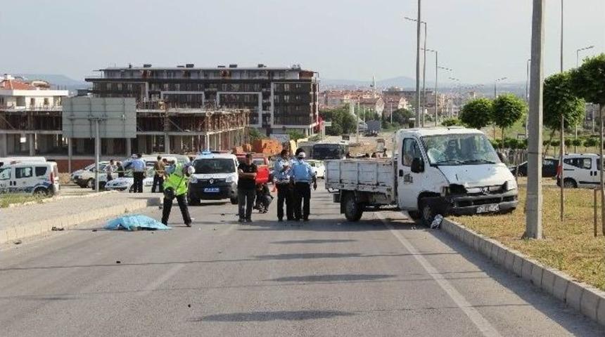 &Ccedil;anakkale&rsquo;de Trafik Kazası: 1 &Ouml;l&uuml;