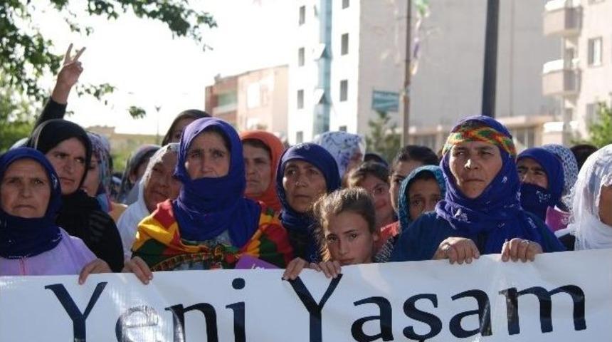 İdil&rsquo;de Hdp&rsquo;ye Karşı Yapılan Saldırılar Protesto Edildi