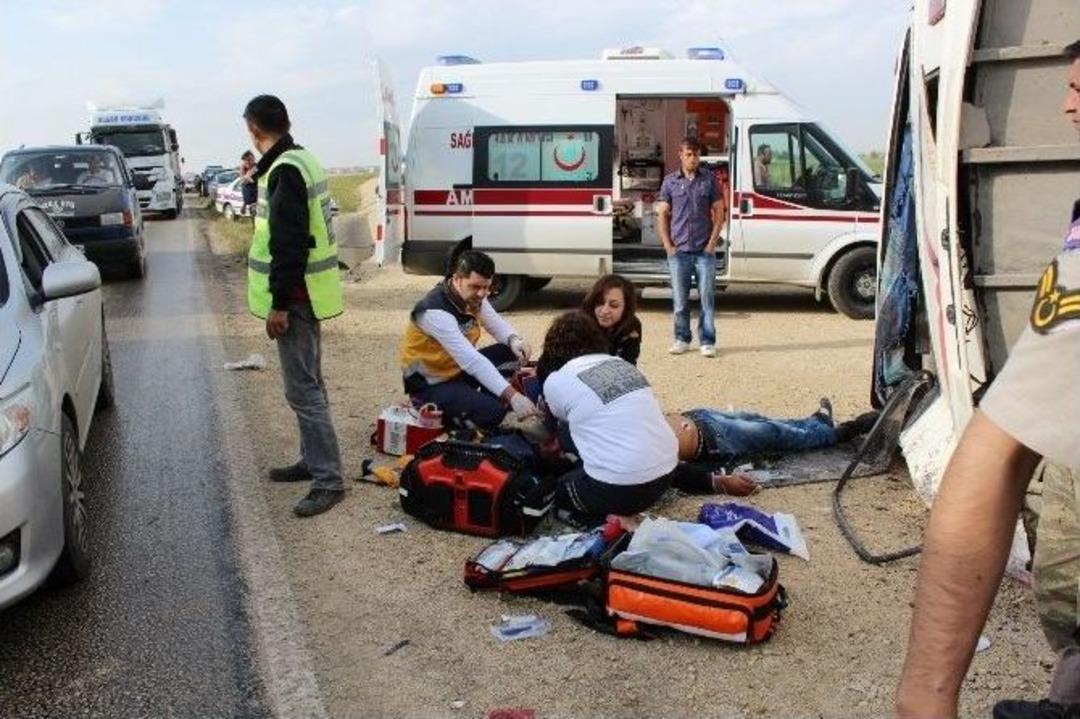 Tekirdağ&rsquo;da İş&ccedil;i Servisi İle Beton Kamyonu &Ccedil;arpıştı: 1 &Ouml;l&uuml;, 16 Yaralı