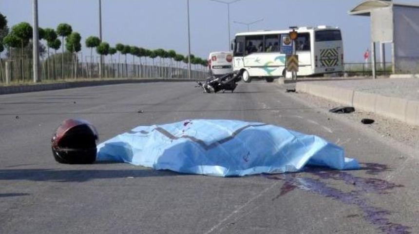 Kamyonetin &Ccedil;arptığı Motosikletli Kazada &Ouml;ld&uuml;