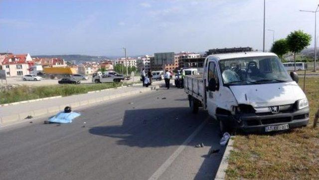 Kamyonetin Çarptığı Motosikletli Kazada Öldü