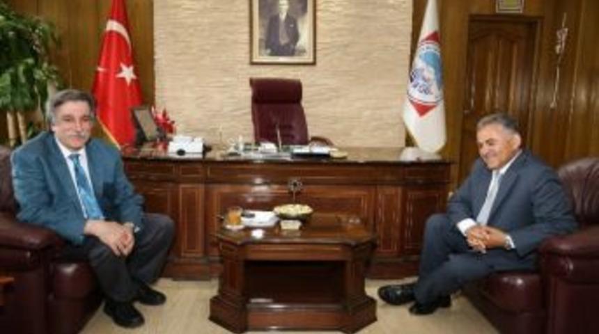 Erciyes &Uuml;niversitesi Rekt&ouml;r&uuml; Prof. Dr. Fahrettin Keleştemur :