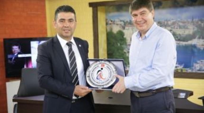 Başkan Türel’e Anlamlı Plaket
