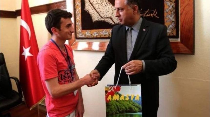 Samsunlu Gençlerden Vali Çomaktekin’e Ziyaret