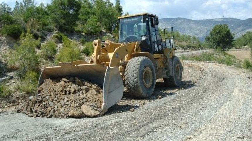 Manavgat K&ouml;y Yollarına Asfalt &Ouml;ncesi Bakım Onarım