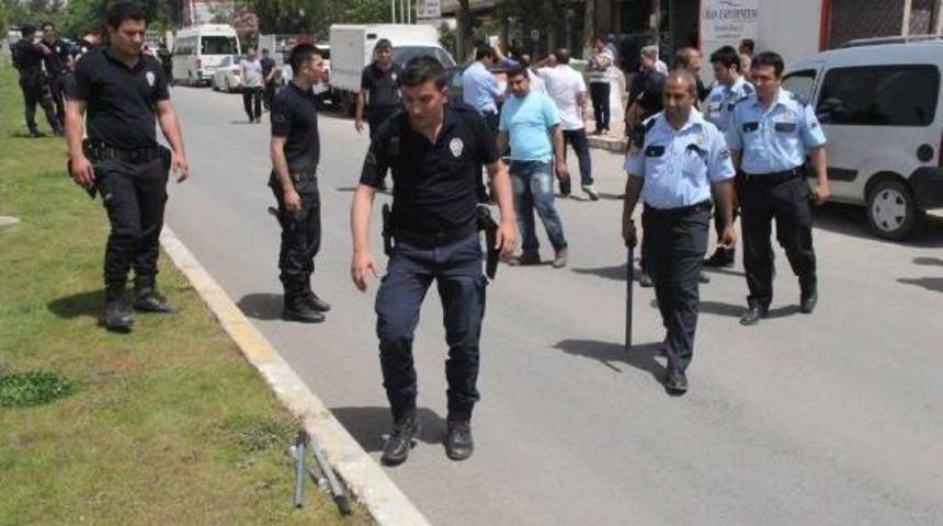 Adliye &Ccedil;ıkışında Kavgayı Polis Sonlandırdı