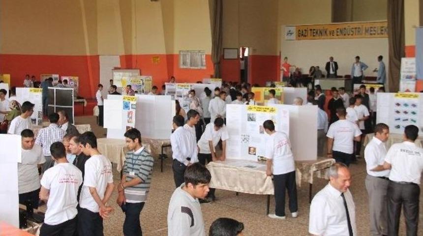 Elazığ&rsquo;da Liseli Gen&ccedil;ler, Bilim Fuarı&rsquo;nda Projelerini Tanıttı