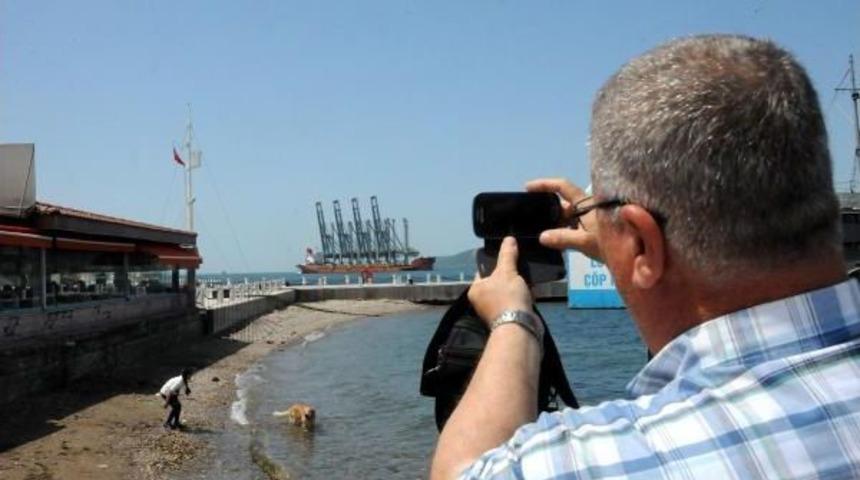 Vin&ccedil; Taşıyan Dev Kargo Gemisi Boğazdan Ge&ccedil;ti