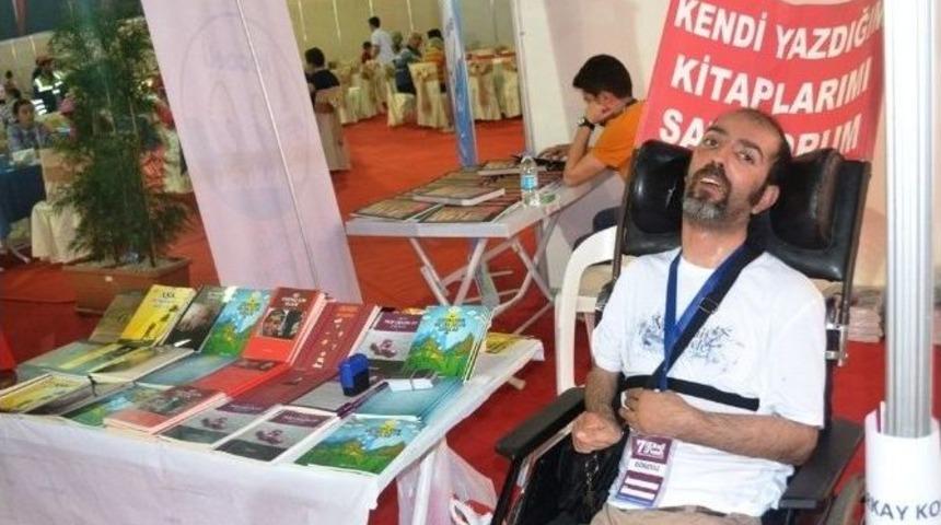 &Ccedil;i&ccedil;eği Burnunda Gazeteciler Fuarda